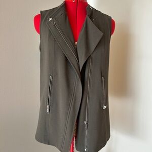 Babaton Sleeveless Moto Vest Olive Green Size 0 - Edgy Minimalist Layer